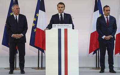 Γαλλία: Αγώνας δρόμου για τον νέο πρωθυπουργό πριν τις απεργίες!