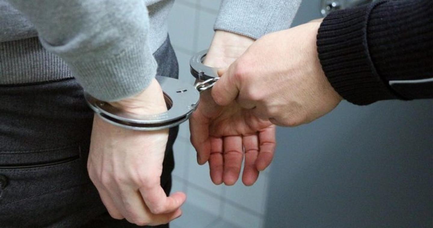 Ποινική δίωξη στον 17χρονο για την αρπαγή βρέφους στον Πειραιά – Συνελήφθη και ο πατέρας του για παραμέληση εποπτείας ανηλίκου