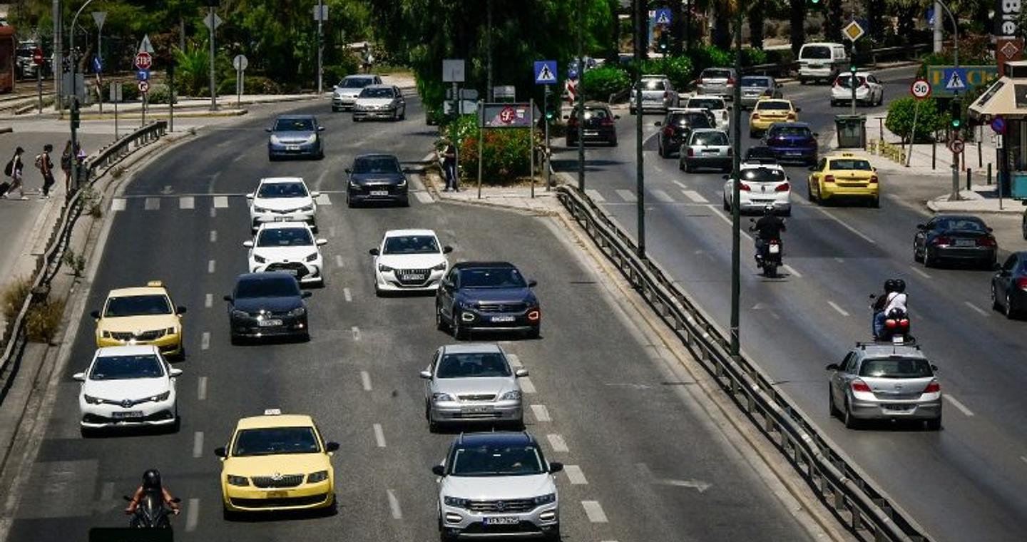 Μόνο το 54% των Ελλήνων οδηγών φορά ζώνη ασφαλείας – Αυξάνεται η χρήση κινητού τηλεφώνου κατά την οδήγηση