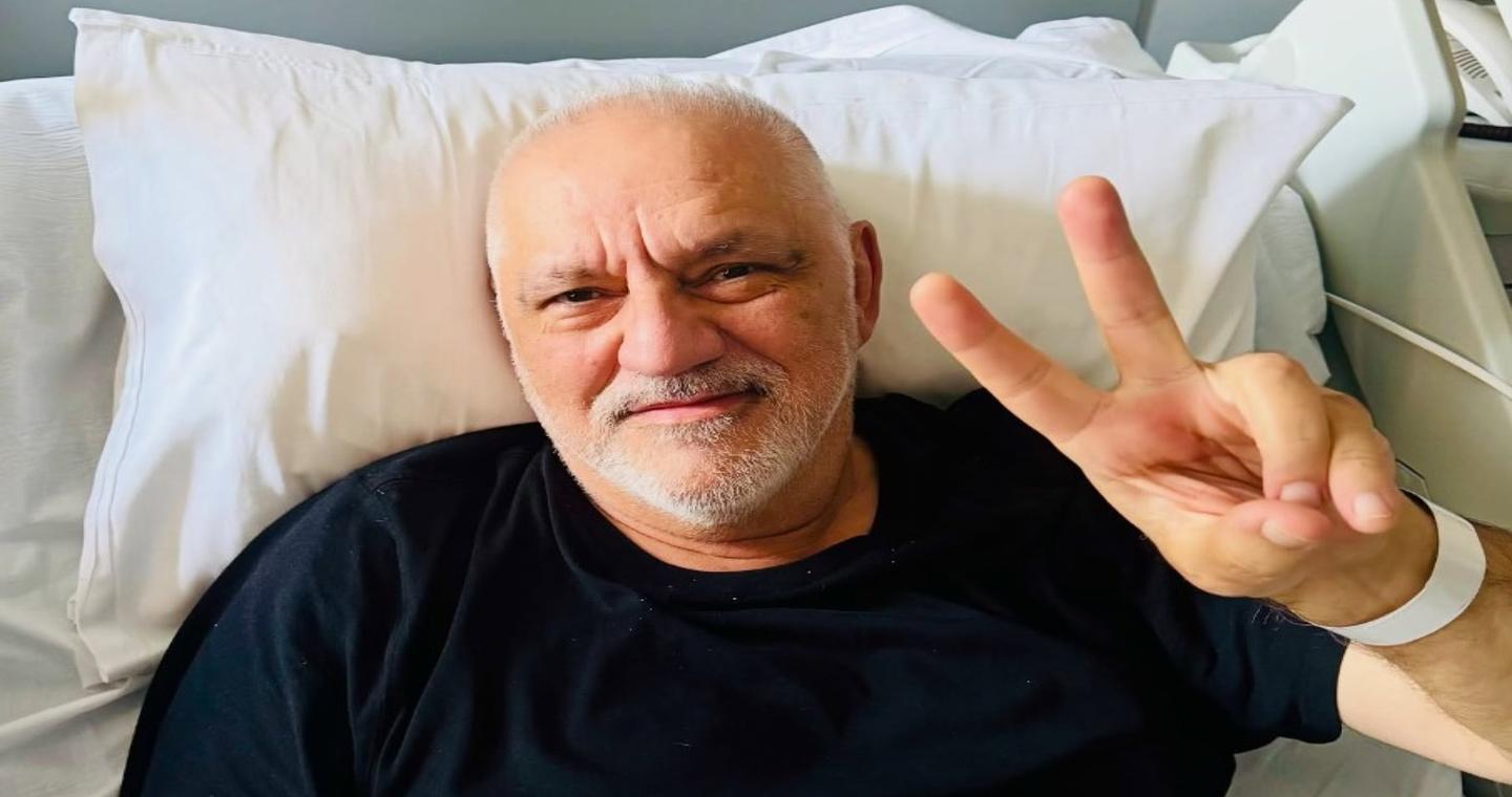«Κλείνω κι έρχομαι!»: Ο Νίκος Πορτοκάλογλου χειρουργήθηκε και καθησύχασε το κοινό του