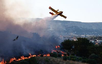 Μάχη με τις φλόγες στη Μάνη: Ενισχύθηκαν οι δυνάμεις