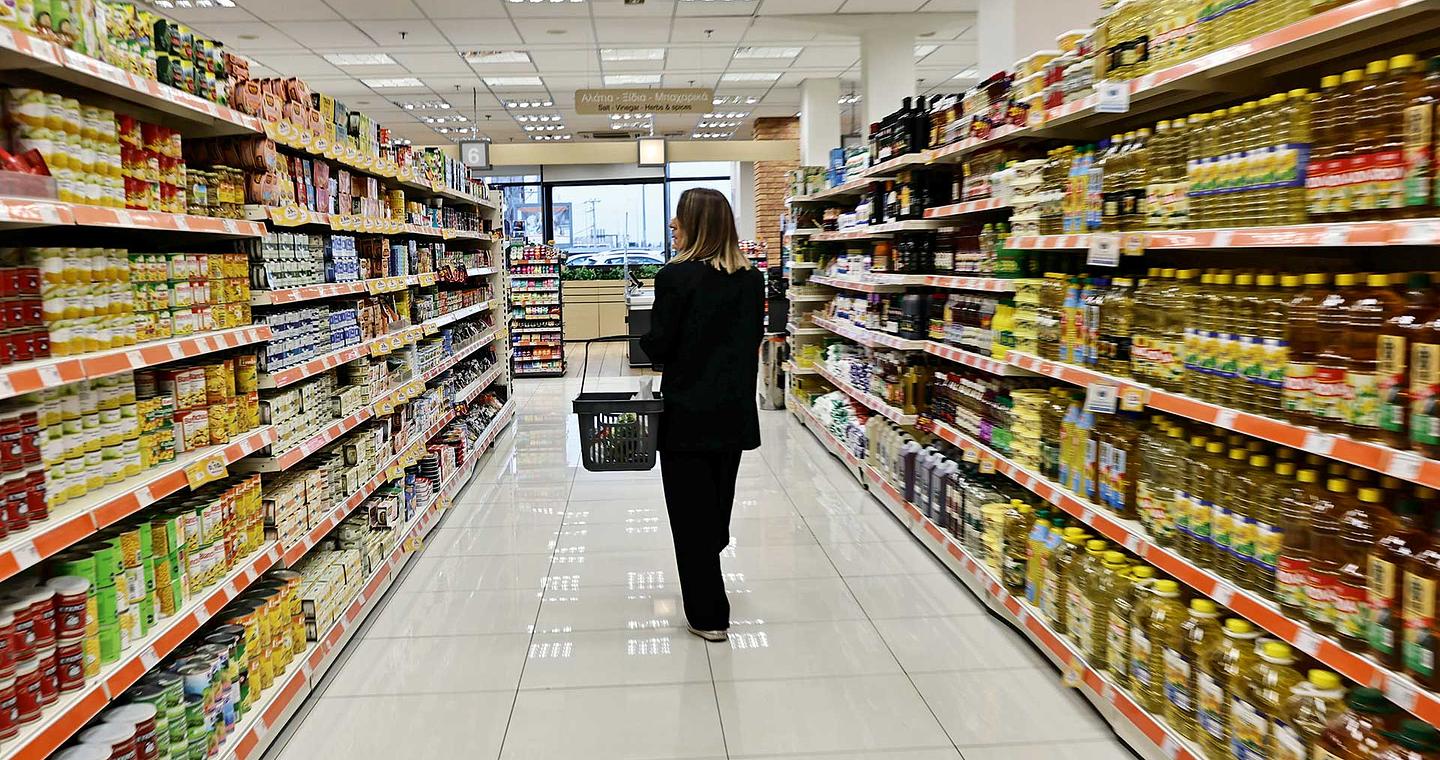 Στα δεινά του πληθωρισμού η αύξηση του φόρου εισοδήματος