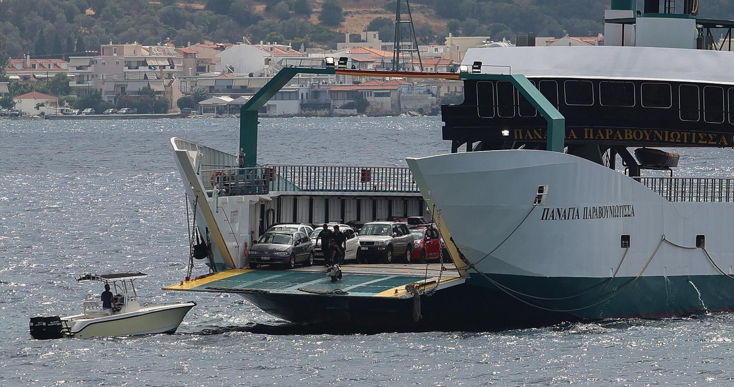 Νέα Στύρα: Ρήγμα 20 μέτρων εντόπισαν οι δύτες στο φέρι μποτ που προσάραξε σε ξέρα